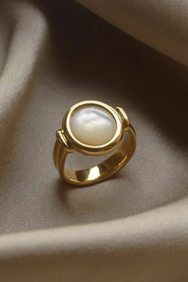 Eleganter Ring aus Perlen