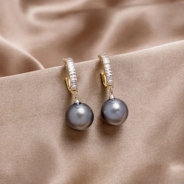 Elegante Ohrringe mit Perlen und Zirkonia