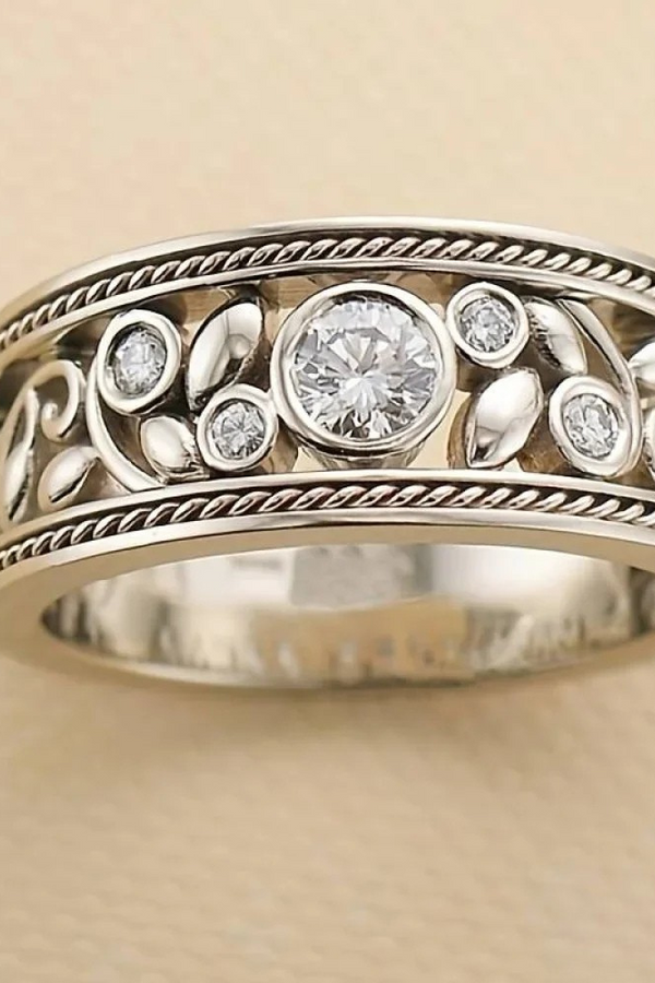 Antiker Silberring mit Zirkonia